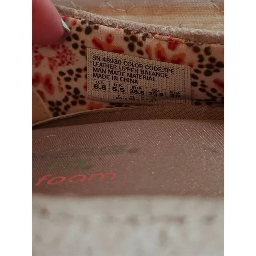 SKECHERS Suede Taupe Comfy Flat